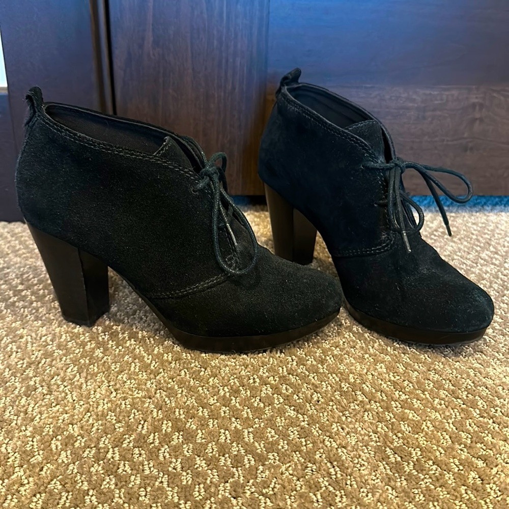 GIANI BERNINI Black Suede Booties